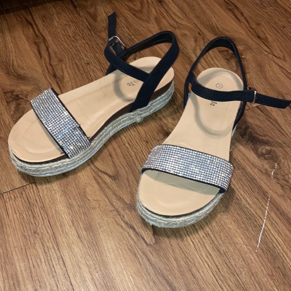 Girls link sandals size 3